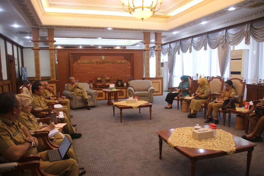 PJ GUBERNUR HARISSON PIMPIN RAPAT ORANG TUA ASUH STUNTING.