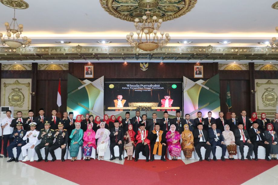 HARISSON HADIRI WISUDA PURNABAKTI KETUA PENGADILAN TINGGI PONTIANAK