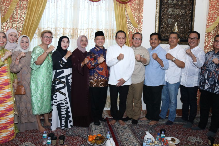 MOMEN IDUL FITRI, GUBERNUR KALBAR JALIN SILATURAHMI KE TOKOH MASYARAKAT DAN ANGGOTA DPR RI