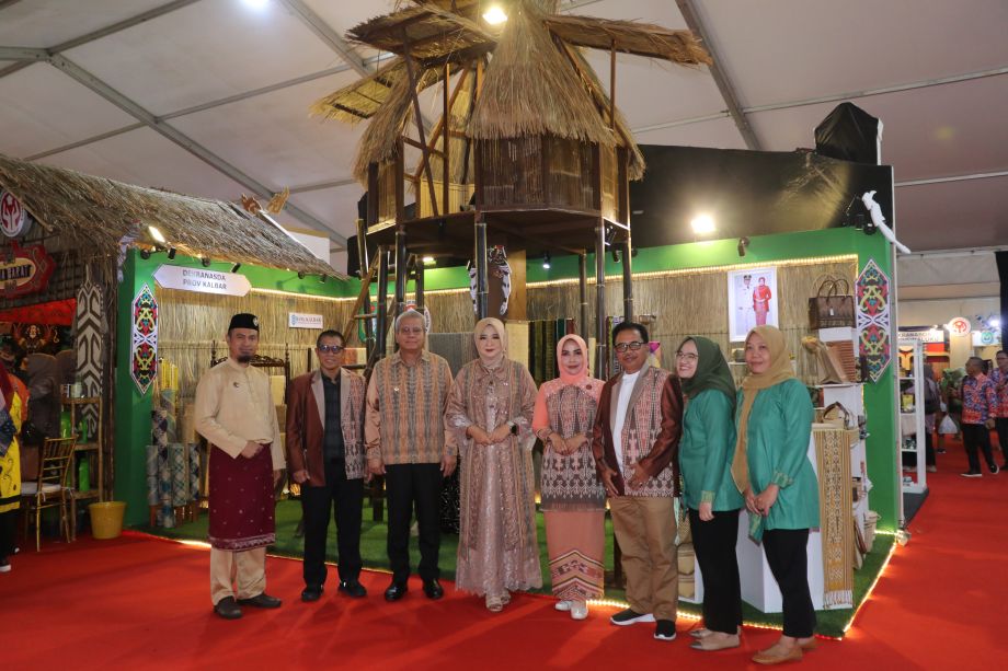 WINDY BANGGA PRODUK UNGGULAN KALBAR DIBORONG ANGGOTA OASE KIM