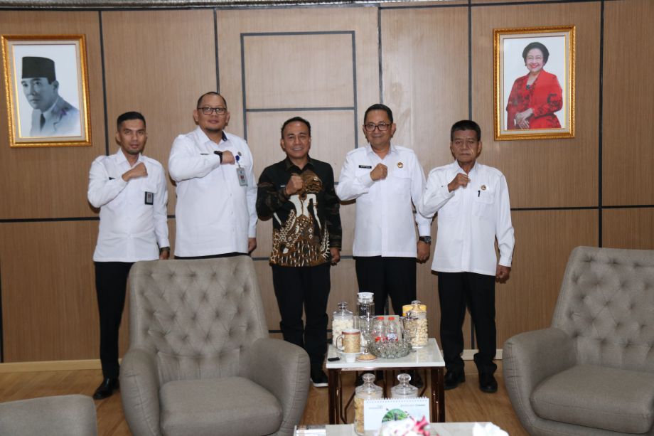 WAGUB KRISANTUS MINTA KELANCARAN LAYANAN KEIIMGARSIAN KEPADA MASYARAKAT