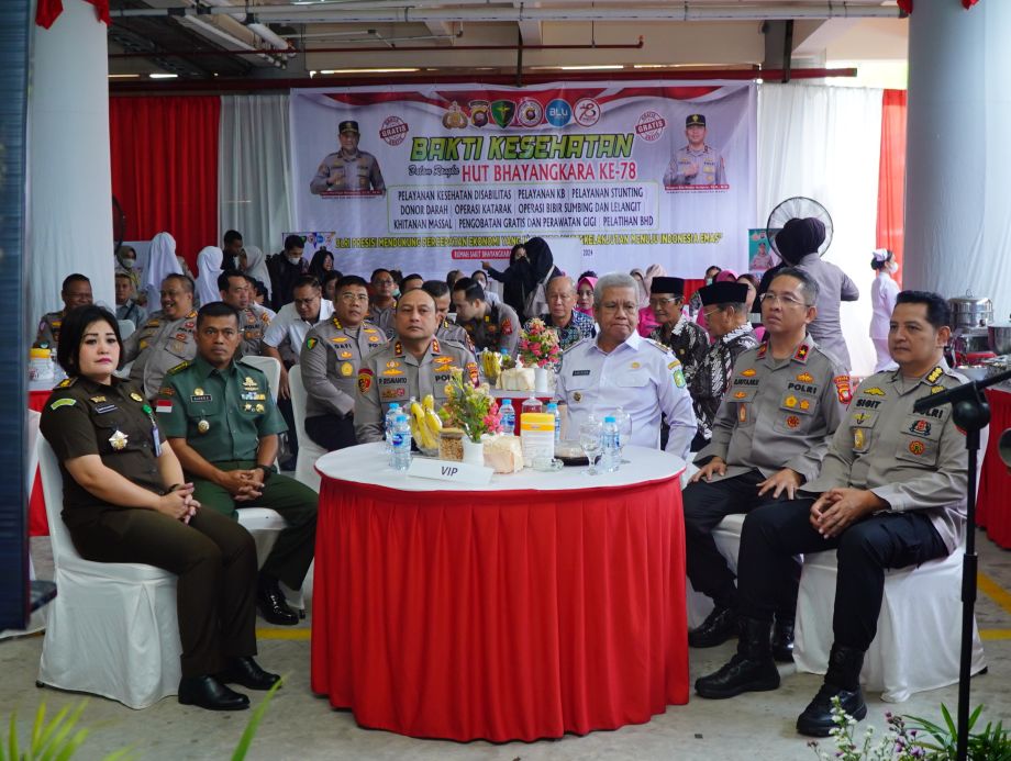 PJ GUBERNUR HADIRI BAKTI KESEHATAN HUT BHAYANGKARA KE-78