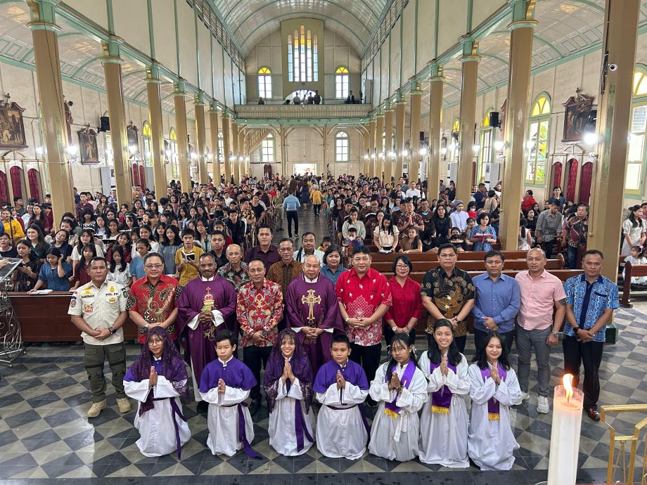 WAGUB KALBAR AJAK UMAT KATOLIK TEBARKAN CINTA KASIH