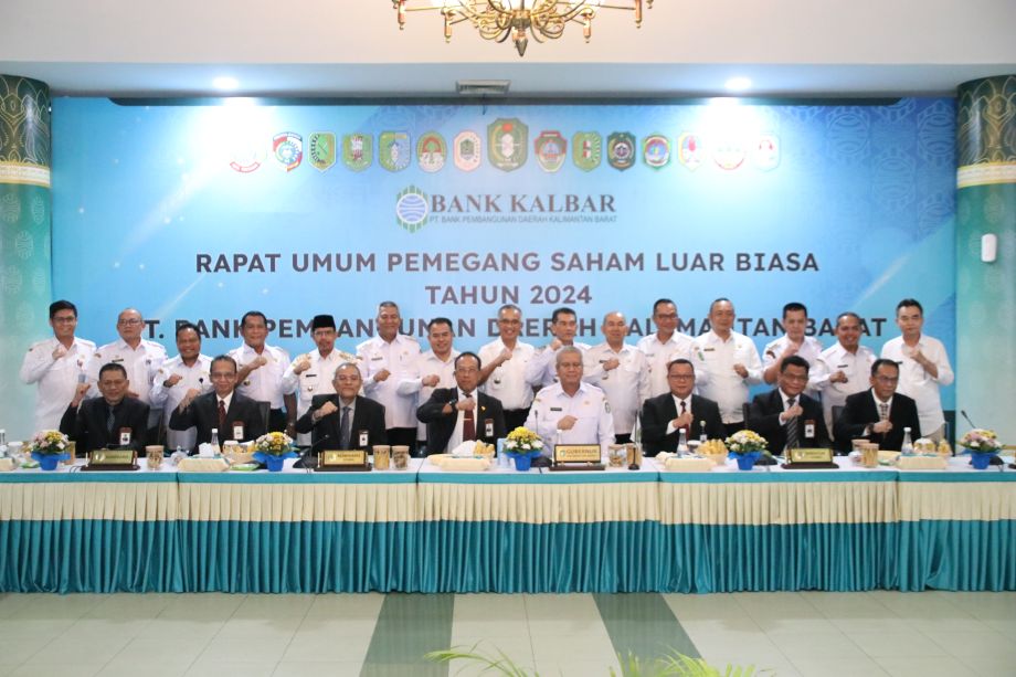 PJ GUBERNUR KALIMANTAN BARAT HARISSON PIMPIN RUPS BANK KALBAR