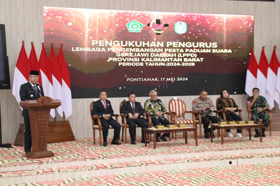 HARISSON HARAP PADUAN SUARA GEREJAWI KALBAR DULANG PRESTASI