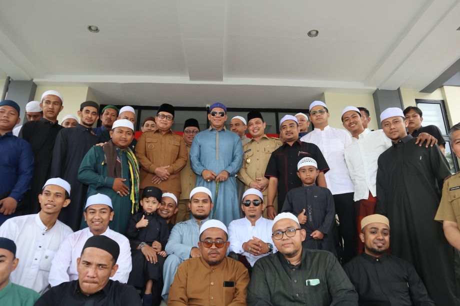 NORSAN SAMBUT KEDATANGAN HABIB SEGAF BIN HASAN BAHARUN DAN ABUYA HABIB ZEIN   DI KALBAR