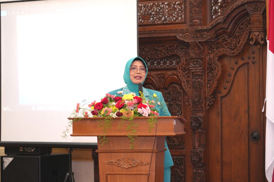 ERLINA YAKIN, PKK PONTIANAK TERUS BERPRESTASI DI BAWAH NAUNGAN IBU YANIETA ARBIASTUTIE KAMTONO