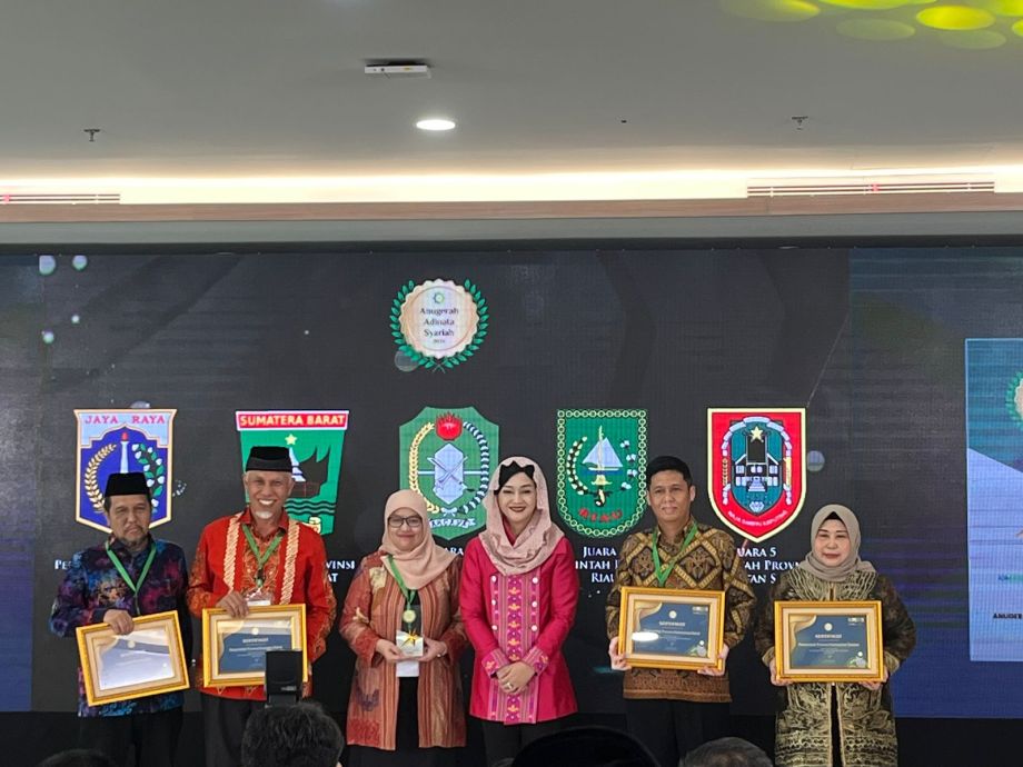 KALBAR RAIH PENGHARGAAN TERBAIK KETIGA, SEKTOR EKONOMI HIJAU DAN BERKELANJUTAN