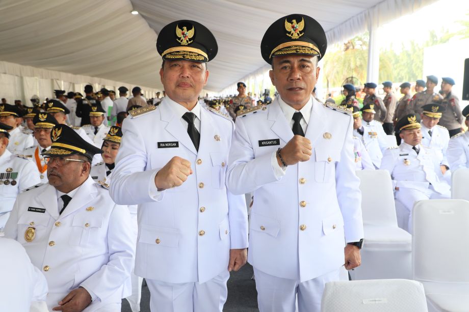 RIA NORSAN DAN KRISANTUS RESMI DILANTIK SEBAGAI GUBERNUR DAN WAKIL GUBERNUR KALIMANTAN BARAT PERIODE 2025-2030