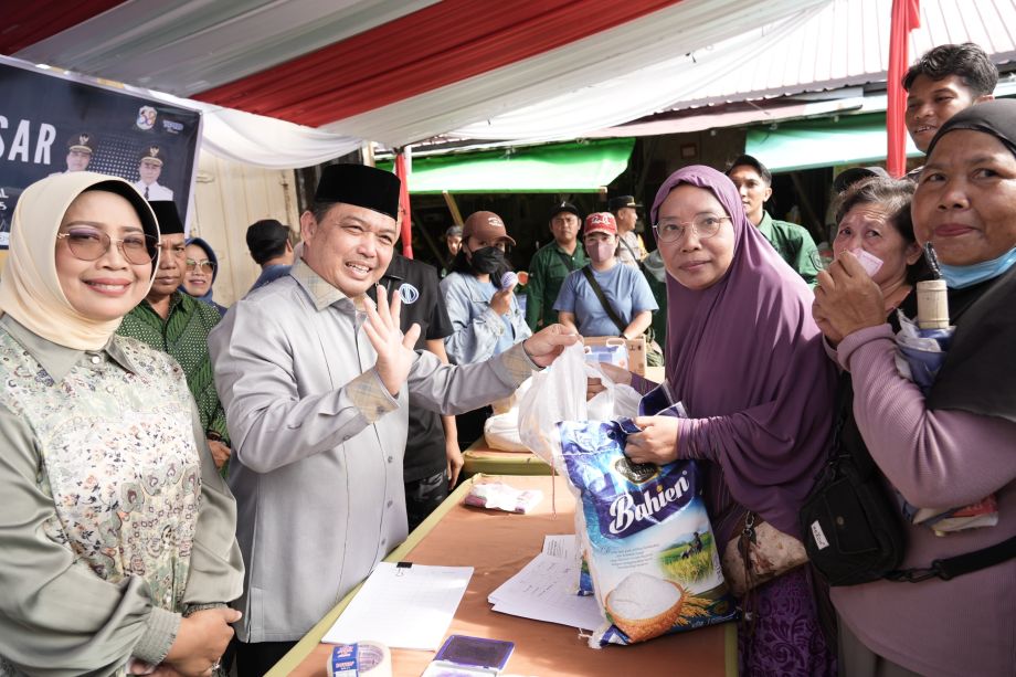 JAGA INFLASI, GUBERNUR KALBAR TERJUN LANGSUNG PADA OPERASI PASAR MURAH DI MEMPAWAH