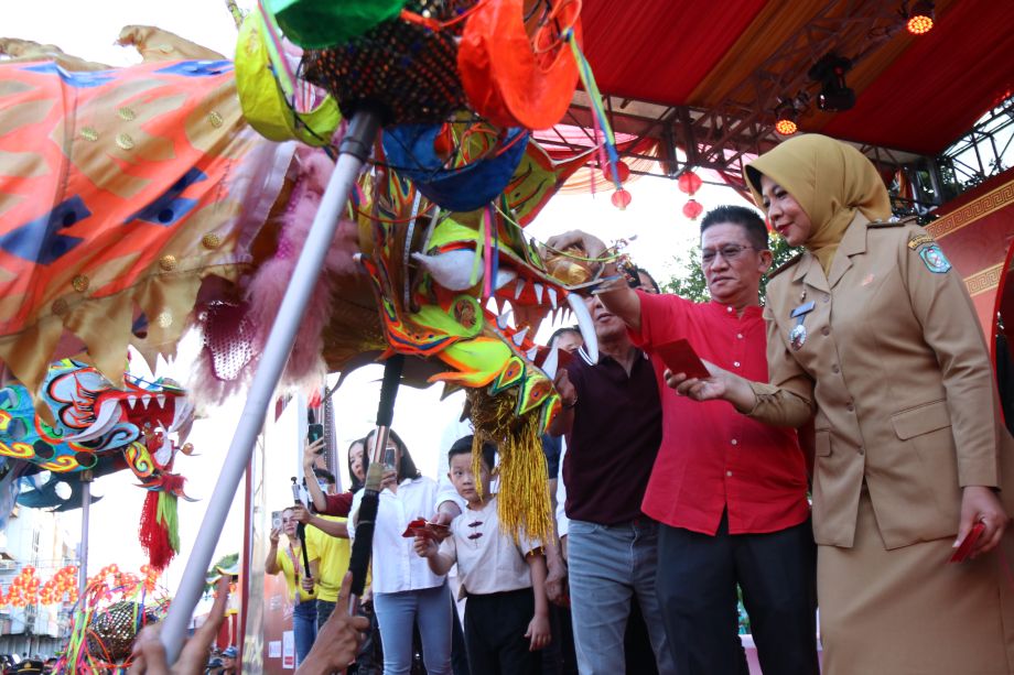 NAGA BUKA MATA DI PERAYAAN CAP GO MEH 2025 PONTIANAK.