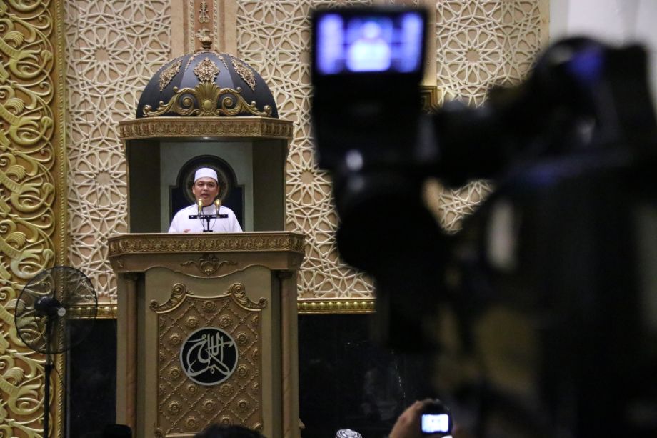 GUBERNUR RIA NORSAN AJAK UMAT MUSLIM UNTUK BERBAGI TINGKATKAN AMAL SHOLEH DI BULAN RAMADHAN