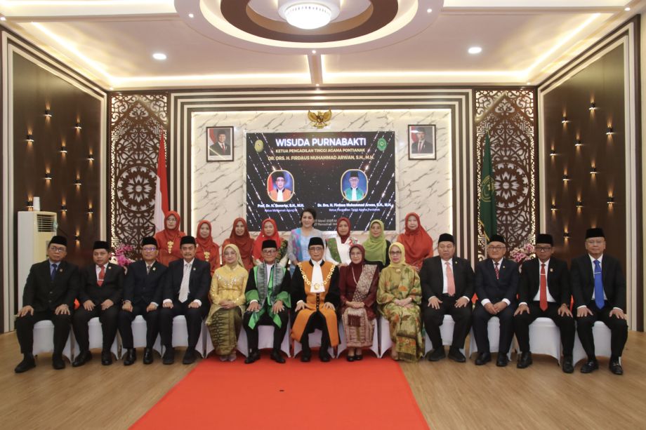 SEKDA KALBAR HADIRI WISUDA PURNABAKTI KETUA PTA PONTIANAK