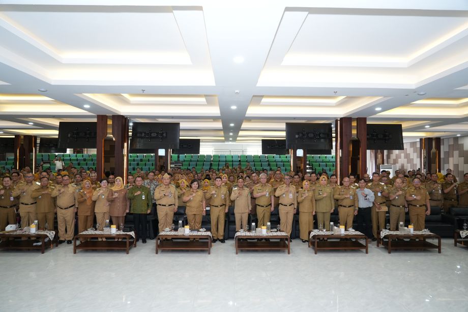 WAGUB KALBAR KRISANTUS BERIKAN ARAHAN KEPADA JAJARAN HARI PERTAMA BEKERJA