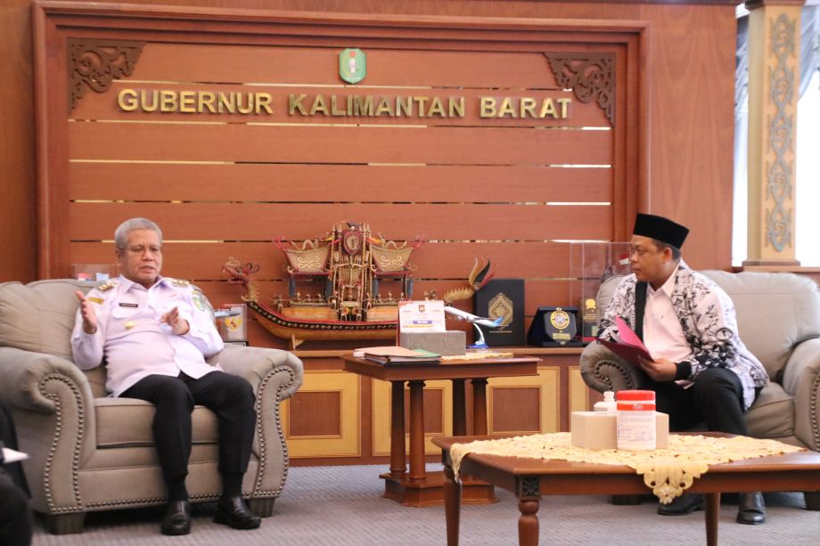 PJ GUBERNUR HARISSON PASTIKAN KESEJAHTERAAN PARA GURU DI KALBAR TERPENUHI