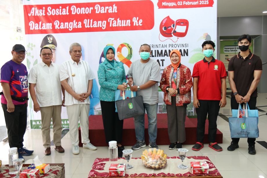 DUA RATUS KANTONG DARAH DALAM RANGKA PERINGATAN HARI JADI KE 68 PEMPROV. KALBAR