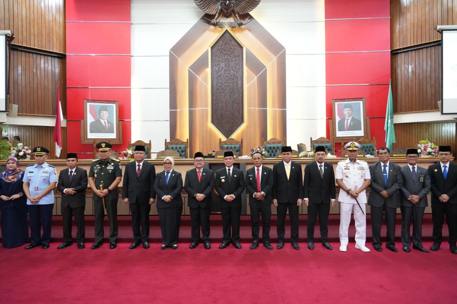 GUBERNUR RIA NORSAN SAMPAIKAN VISI MISI PADA PIDATO PERDANA DI HADAPAN PUBLIK