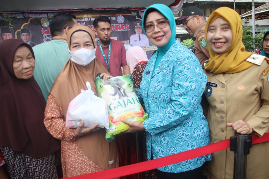 GELAR PANGAN MURAH SAMBUT HARI RAYA BERSAMA PKK