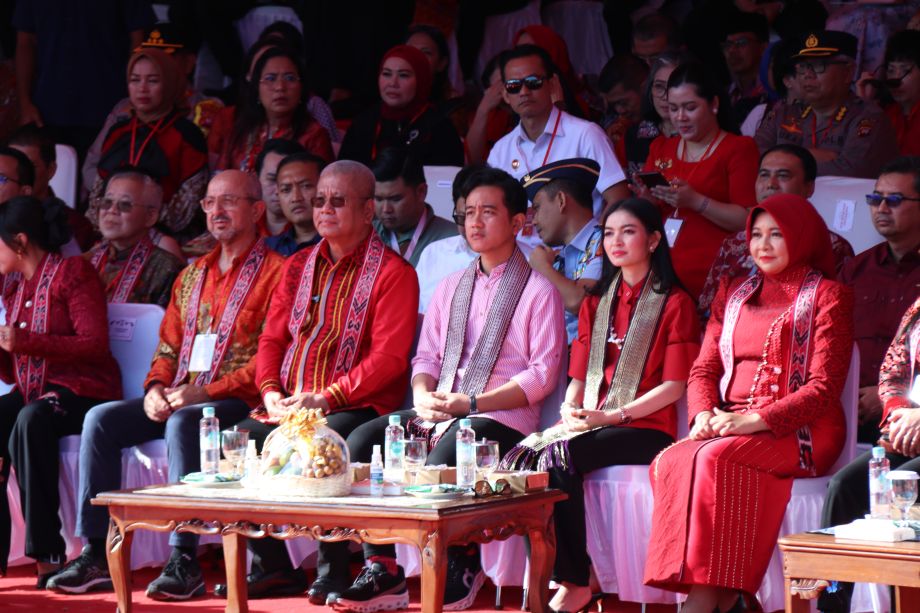 KUNJUNGAN PERDANA WAPRES RI GIBRAN RAKABUMING KE KALBAR, HADIRI PUNCAK CAP GO MEH DI KOTA 1000 KLENTENG