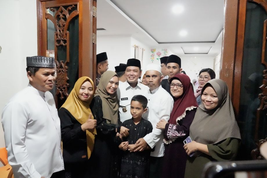 GUBERNUR RIA NORSAN HADIRI SILATURAHMI RAMADAN DI KAB. SAMBAS