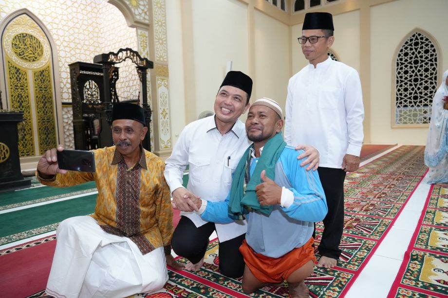 KUNJUNGI SEJANGKUNG, GUBERNUR  RIA NORSAN SAMPAIKAN HIKMAH DAN BERKAH DI BULAN RAMADHAN