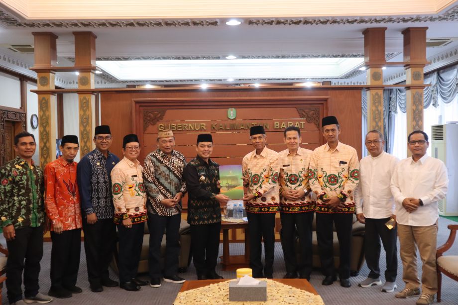 GUBERNUR NORSAN TERIMA KUNJUNGAN PENGURUS LPTQ PROVINSI KALIMANTAN BARAT