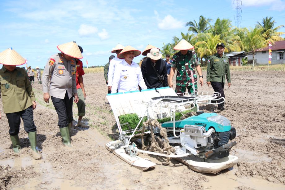GUBERNUR RIA NORSAN AJAK SUKSESKAN PROGRAM ASTA CITA PRESIDEN RI