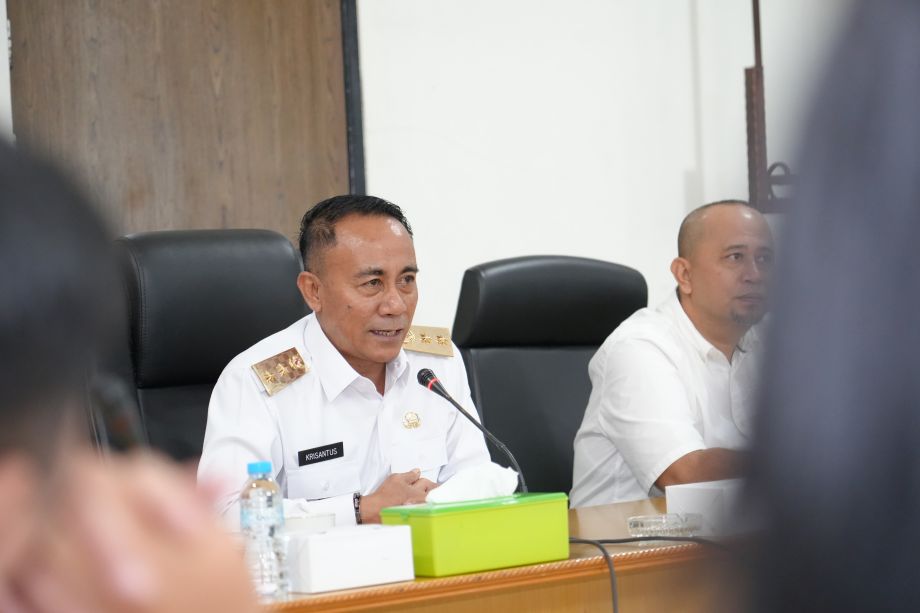 TINJAU KANTOR BAPENDA, WAGUB KRISANTUS INGIN OPTIMALKAN PENDAPATAN DARI SUMBER DAYA ALAM